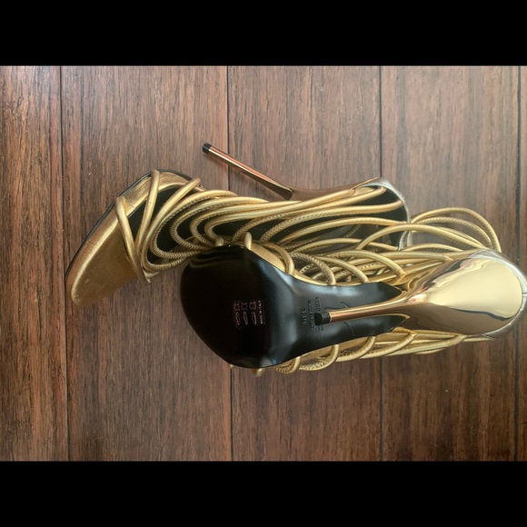 Giuseppe Zanotti Sandal w/ Gold Straps - Picture 3 of 6